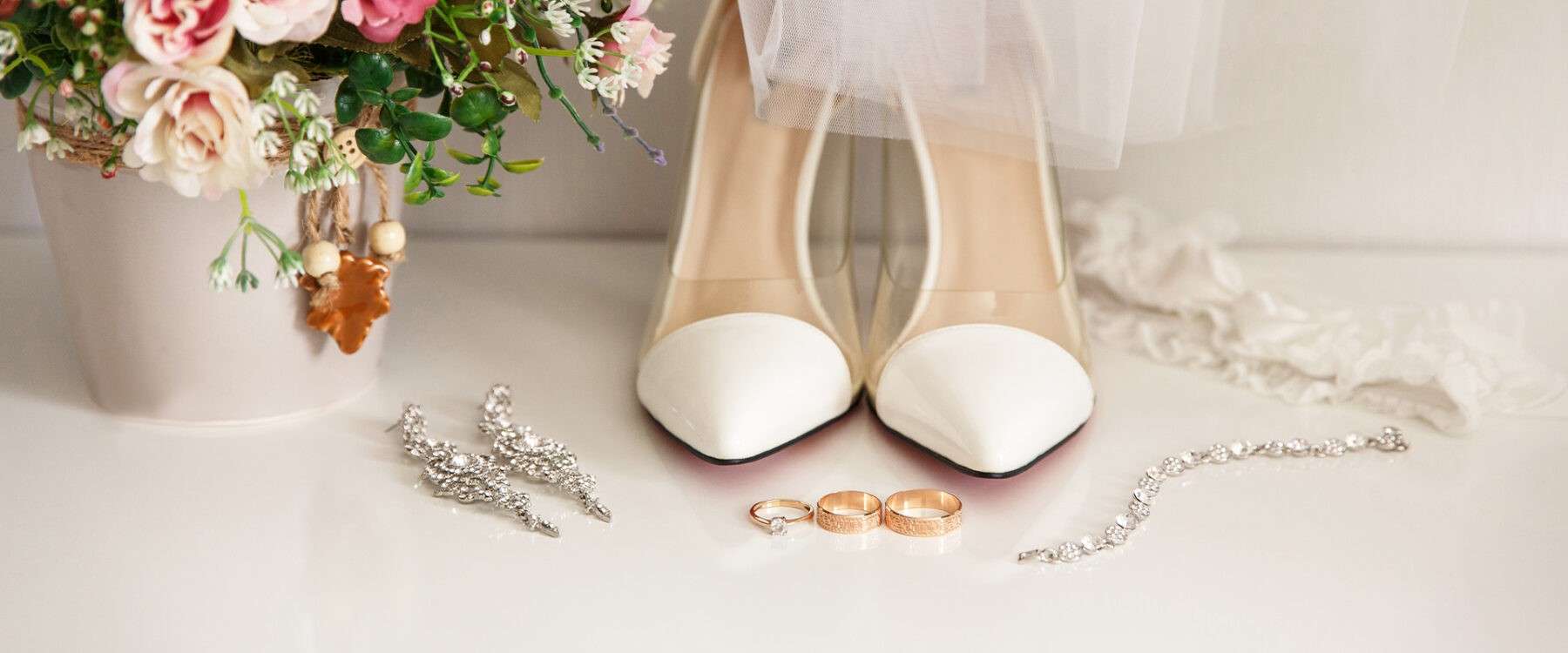 NearlyNewlywed-Guide-WeddingDressAccessories-Hero-scaled